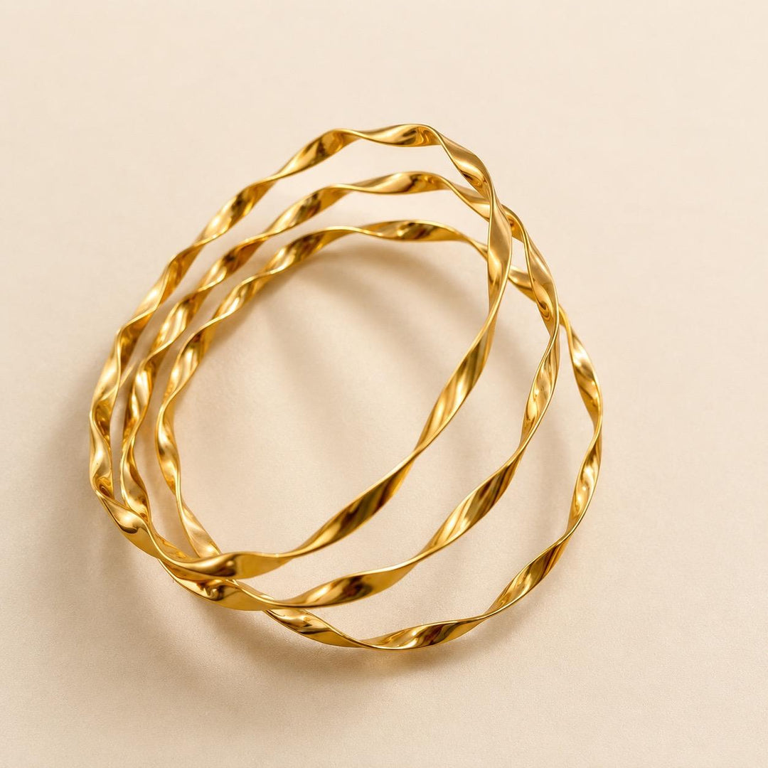 Luxe Twist Wave Bracelet - Gold