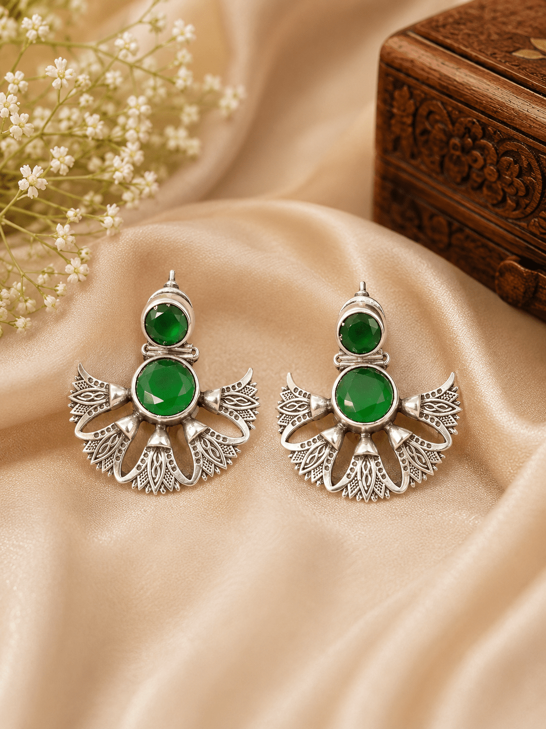 Emerald bloom earrings   green & silver
