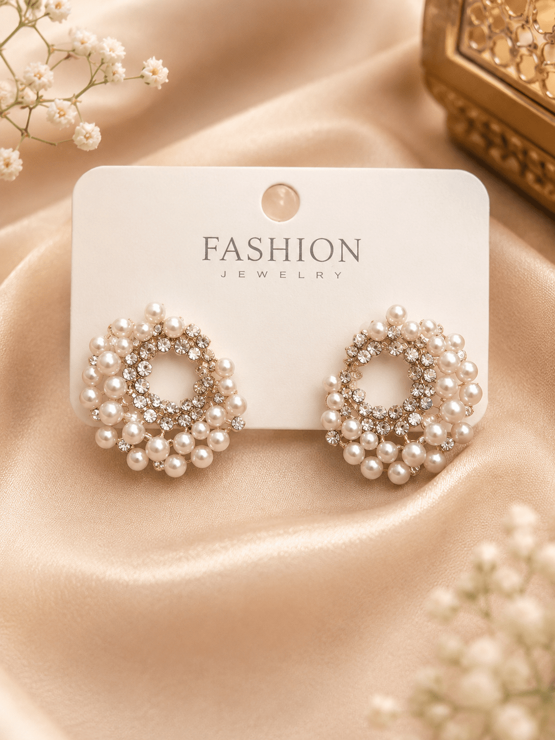 Pearl halo crystal studs   silver