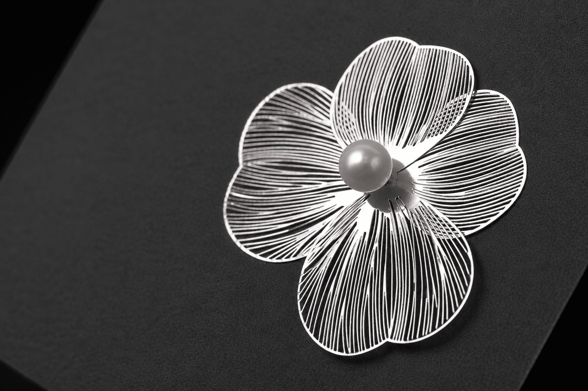 Flora pearl earrings   silver