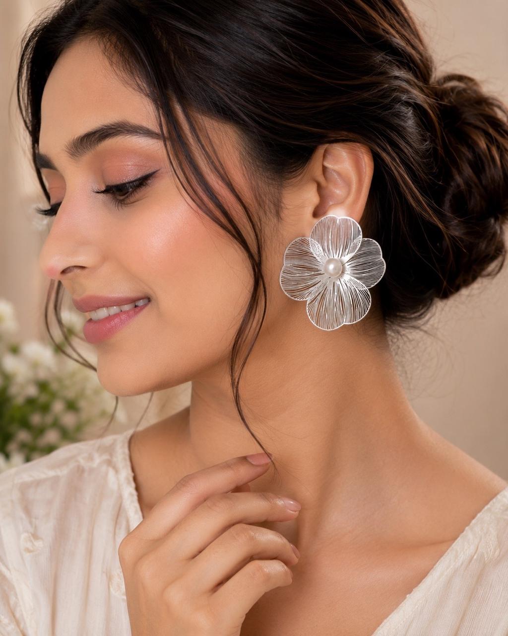 Flora Pearl Earrings - Silver