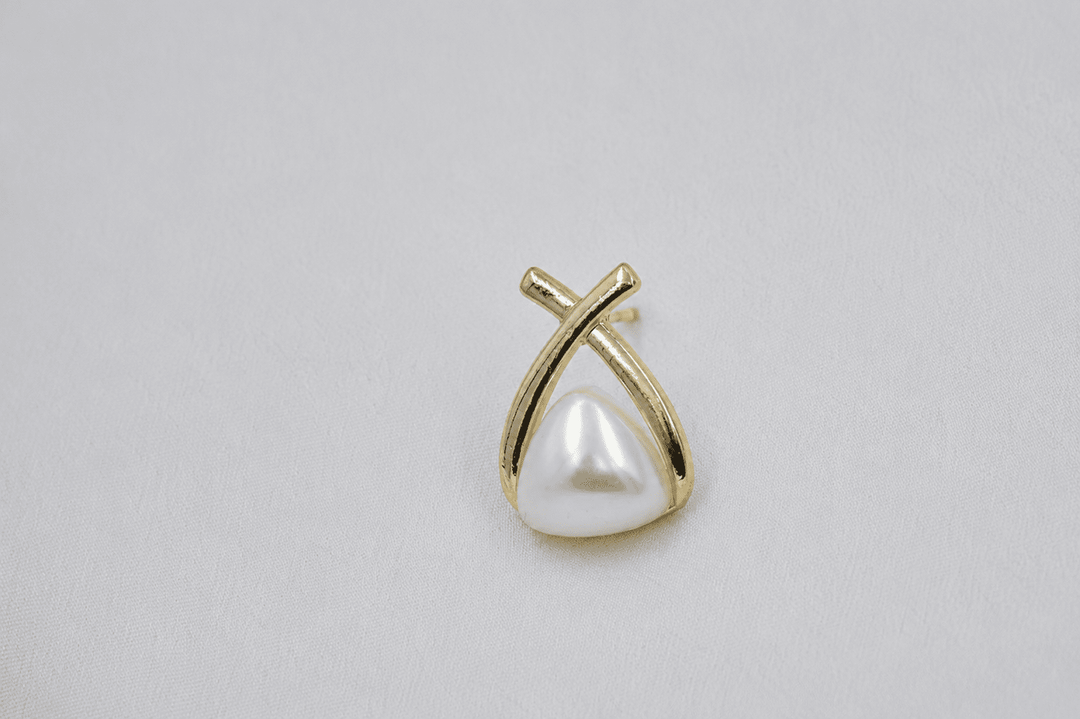 Pearl Grace Studs - White & Gold