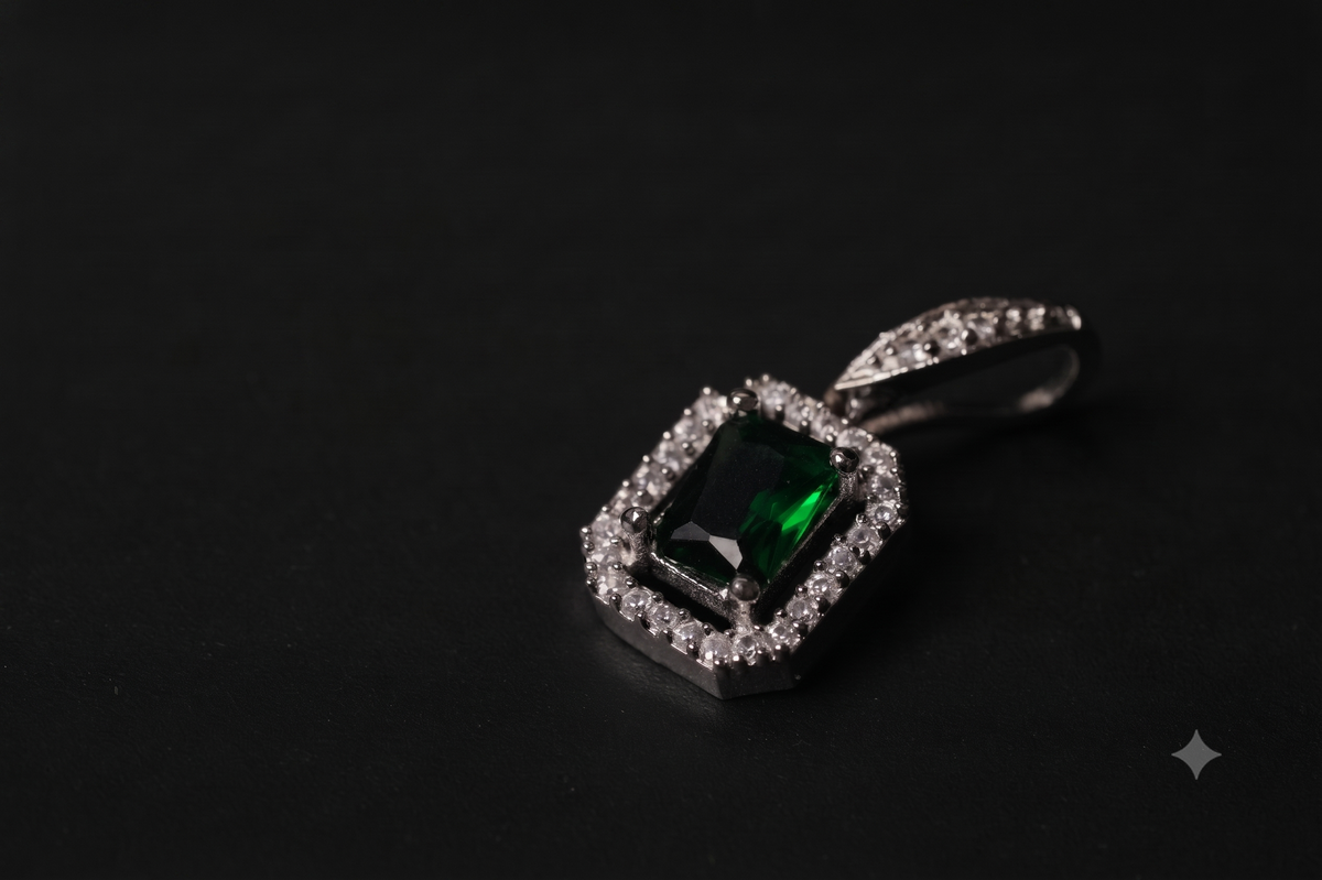 Crystal royale pendant
 (green) | jewel birds