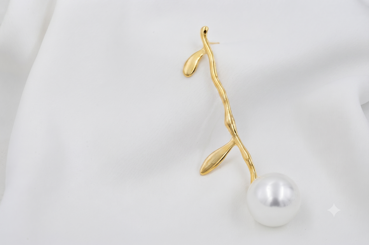 Golden leaf pearl earrings | jewel birds