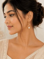 Load image into Gallery viewer, Golden Leaf Pearl Earrings - Gold
