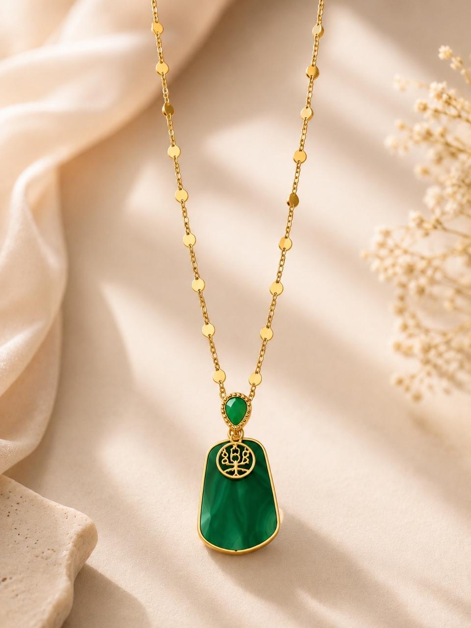 Emerald Fortune Pendant Necklace - Green & Gold